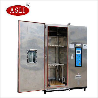 Camera di prova climatica a piedi. Grande camera di temperatura e umidità per simulazioni ambientali.