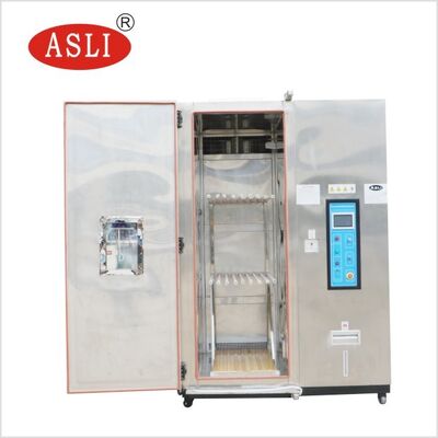 Camera di prova climatica a piedi. Grande camera di temperatura e umidità per simulazioni ambientali.